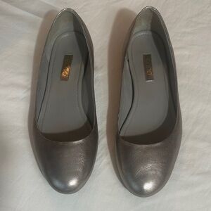 Ecco Women's Metallic Gray (Silver) Flats
